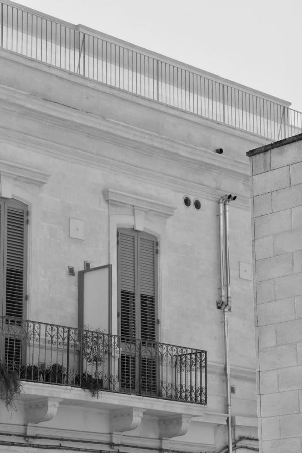 Dimora Della Castellana Apartment Lecce Bagian luar foto